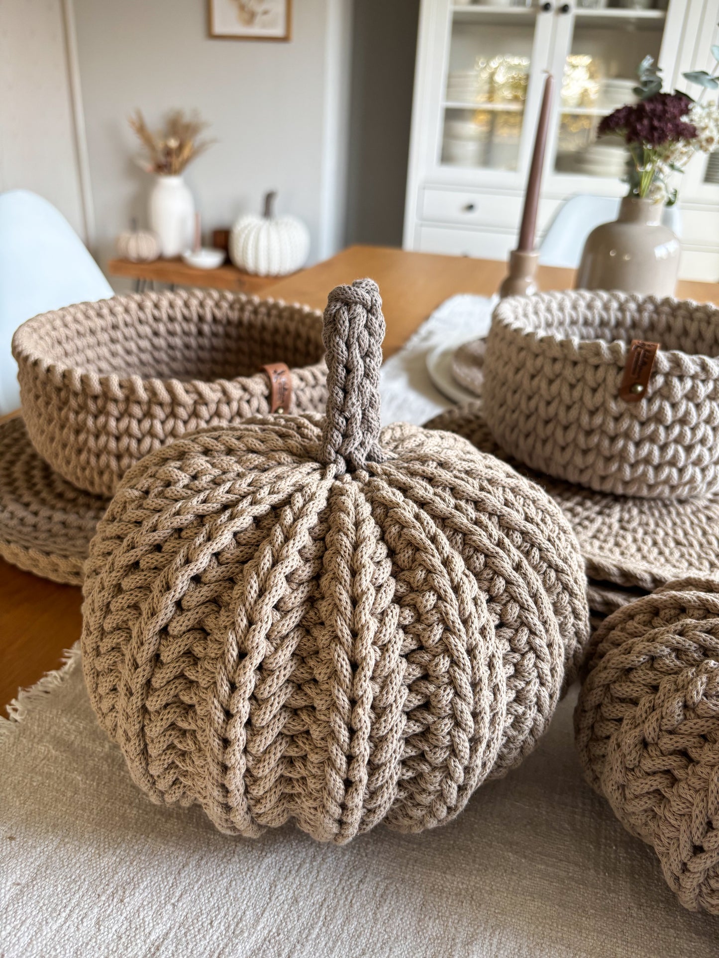 Handgemachter Häkel-Kürbis aus Baumwollkordel | Herbstdeko, Cozy Autumn, Handmade Pumpkin