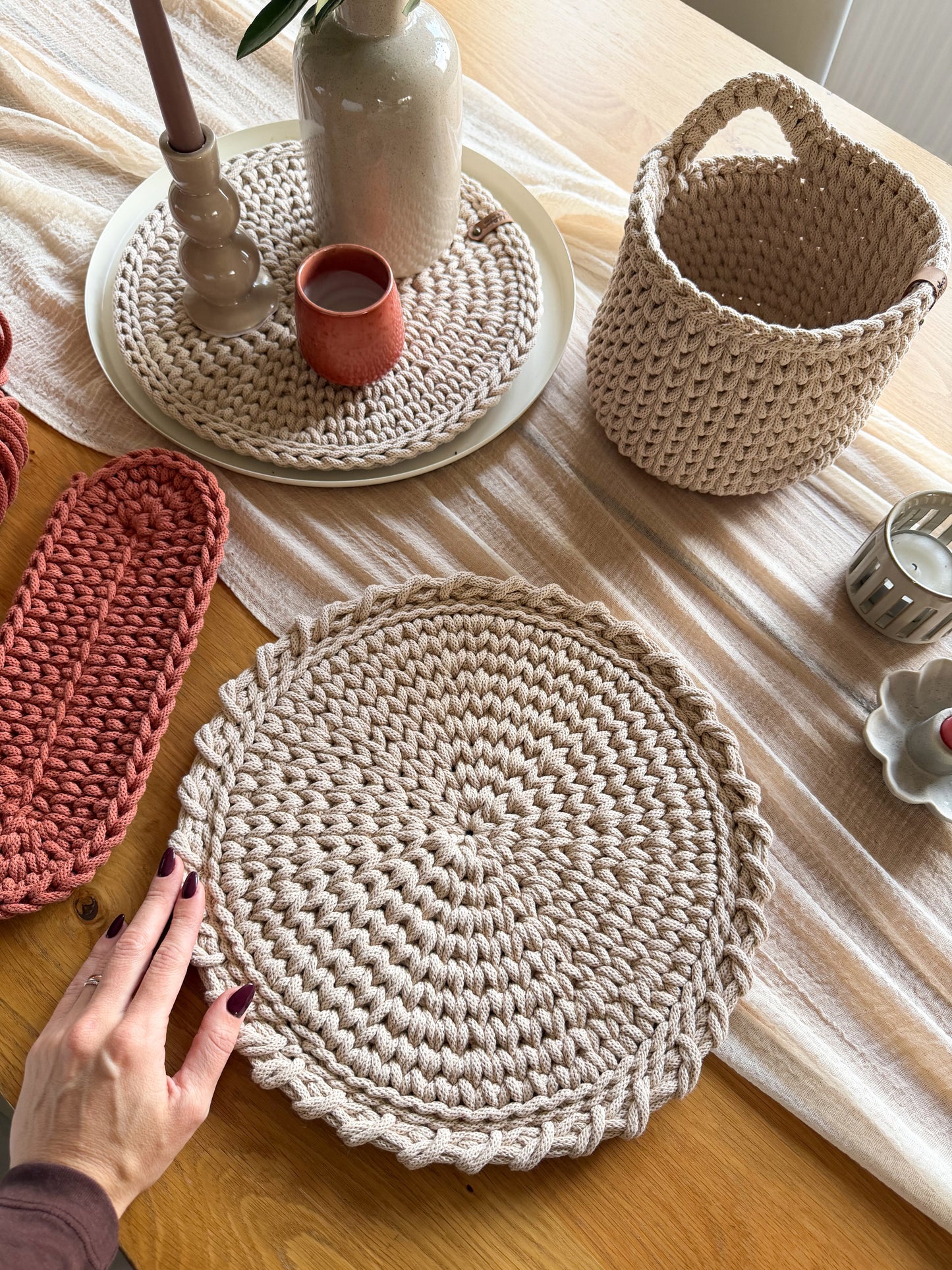 Handgehäkeltes rundes Platzset – Zeitlose Tischdeko