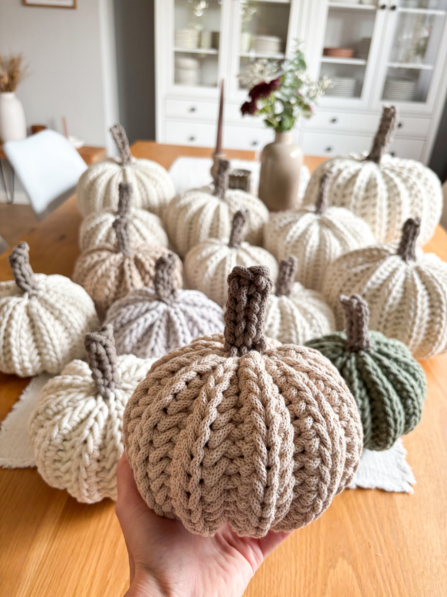 Häkel-Kürbis aus Baumwollkordel | Herbstdeko, Cozy Autumn, Handmade Pumpkin