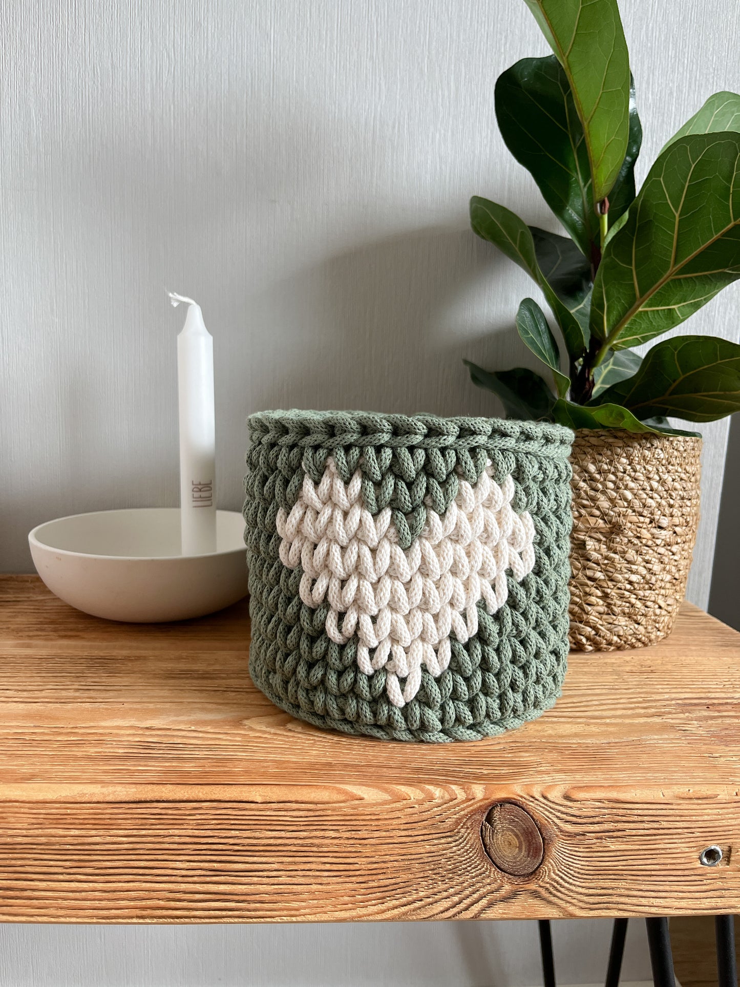 Häkelkorb,  „Herz“ Muttertag, Geschenkidee, Utensilo Aufbewahrung ,Kinderzimmer