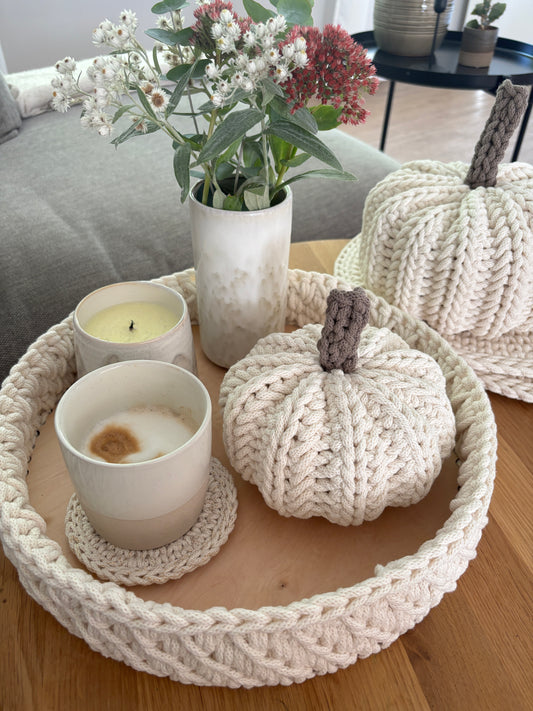 Handgehäkeltes Tablett mit Holzboden und Griffen ⎮Häkeltablett ⎮Dekotablett