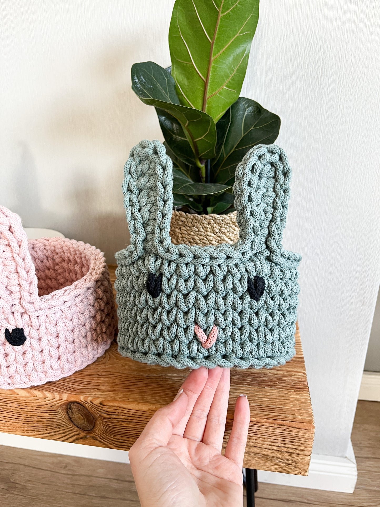 Häkelkorb,  „Hase“ Kinderzimmer, Häschen, Utensilo Aufbewahrung Osterkorb